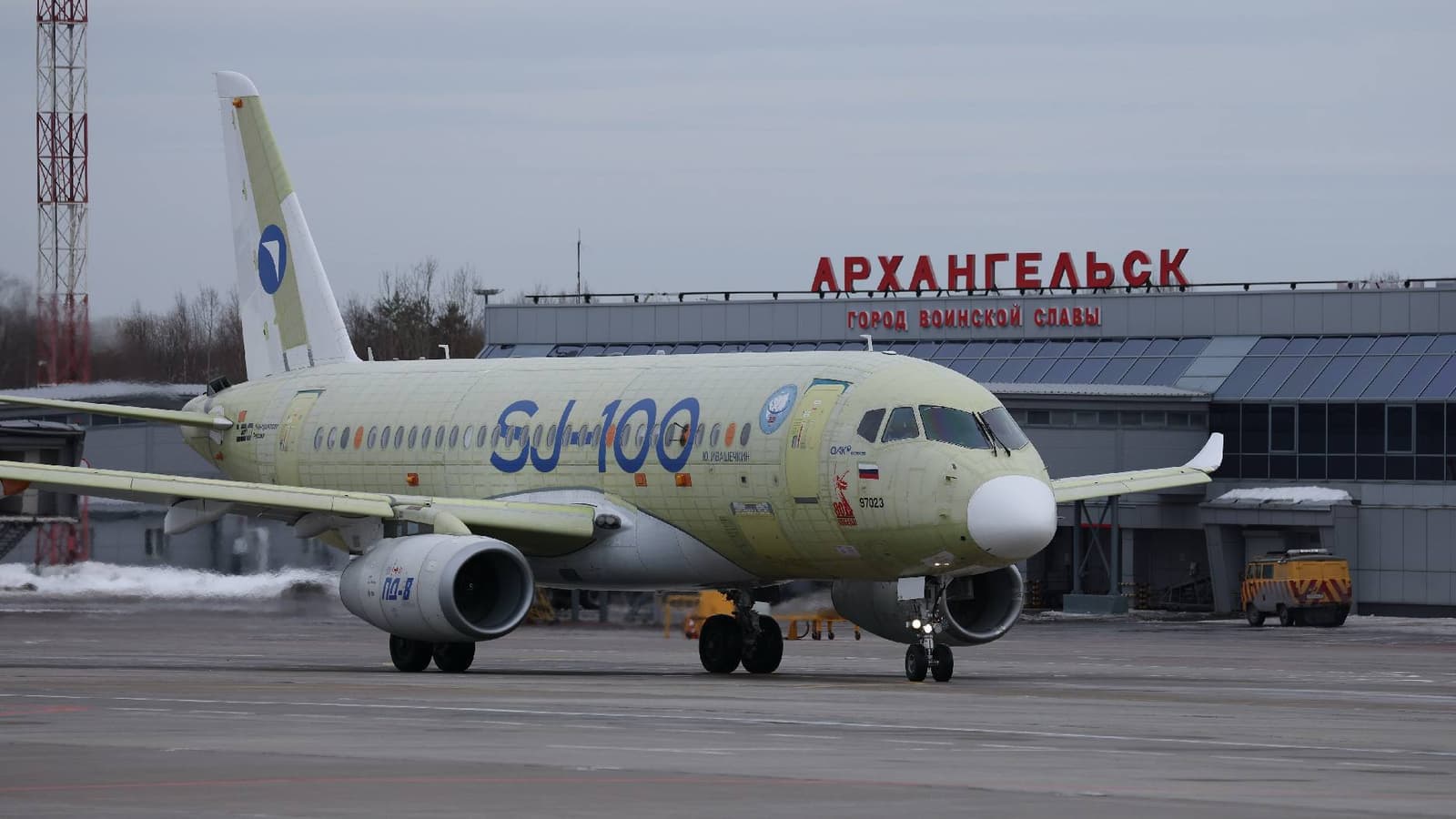 Поставки импортозамещённых самолетов SJ-100 с двигателями ПД-8 могут начать уже в конце 2026 года