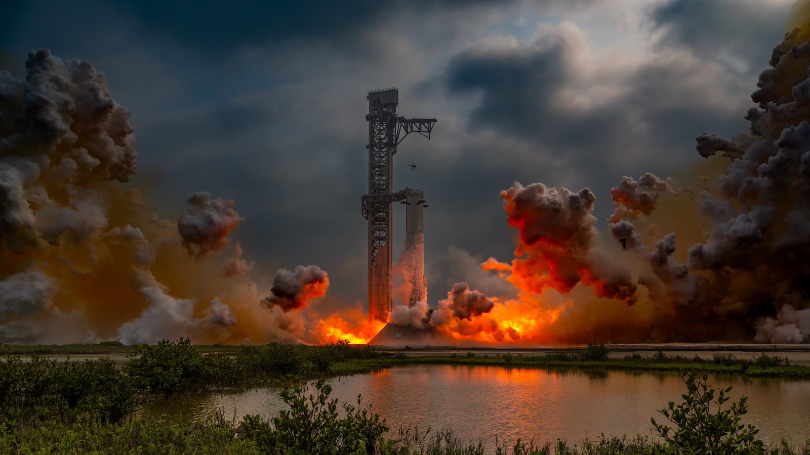«Нужно больше скотча». Что случилось со Starship Super Heavy после рекордного прожига с 33 двигателями, показали крупным планом на фото