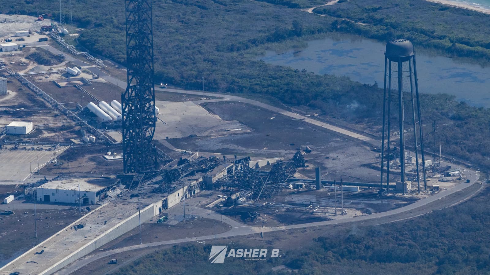 Мощный взрыв ракеты New Glenn сильно повредил стартовый комплекс, опубликованы первые фото после «аномалии»