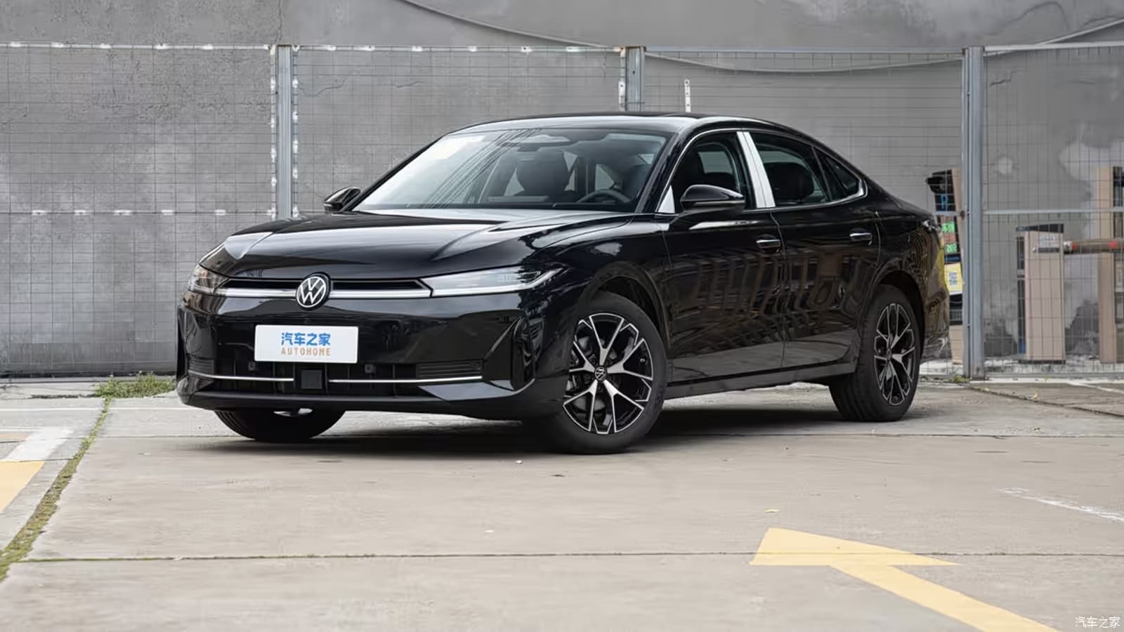 Volkswagen Tiguan и Volkswagen Passat с запасом хода более 1400 км представят 29 мая. Оба получат по три экрана на передней панели