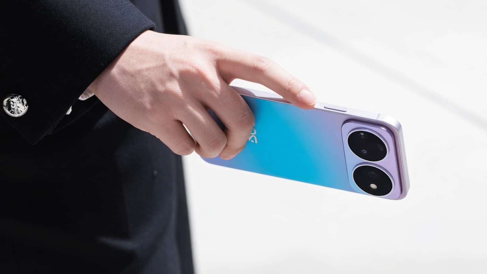 Необычную новинку Huawei показали до премьеры: в Сеть слили первое живое фото смартфона Nova 16