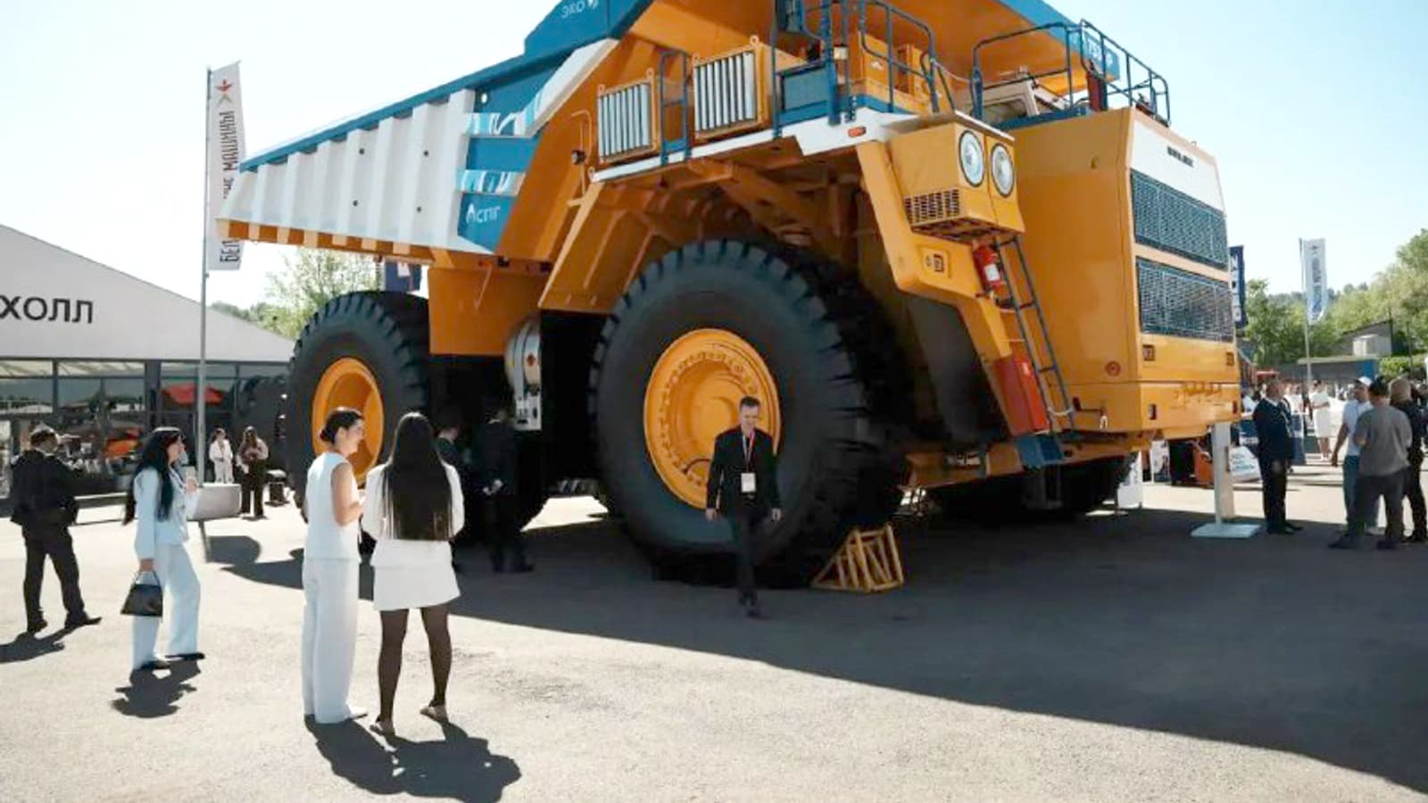 Белорусы обошли Caterpillar и Liebherr. Представлен БелАЗ-7530Р — первый в мире 220-тонный карьерный самосвал на сжиженном природном газе
