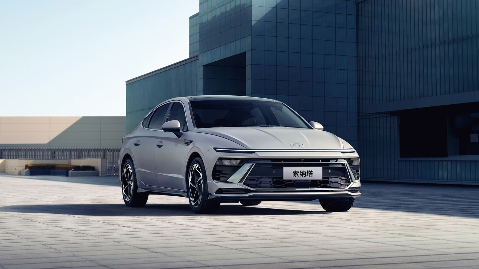 Hyundai Sonata 2026 начали продавать в Китае: 250 л.с. и 8-ступенчатый «автомат» за 174 тыс. юаней (1,9 млн рублей)