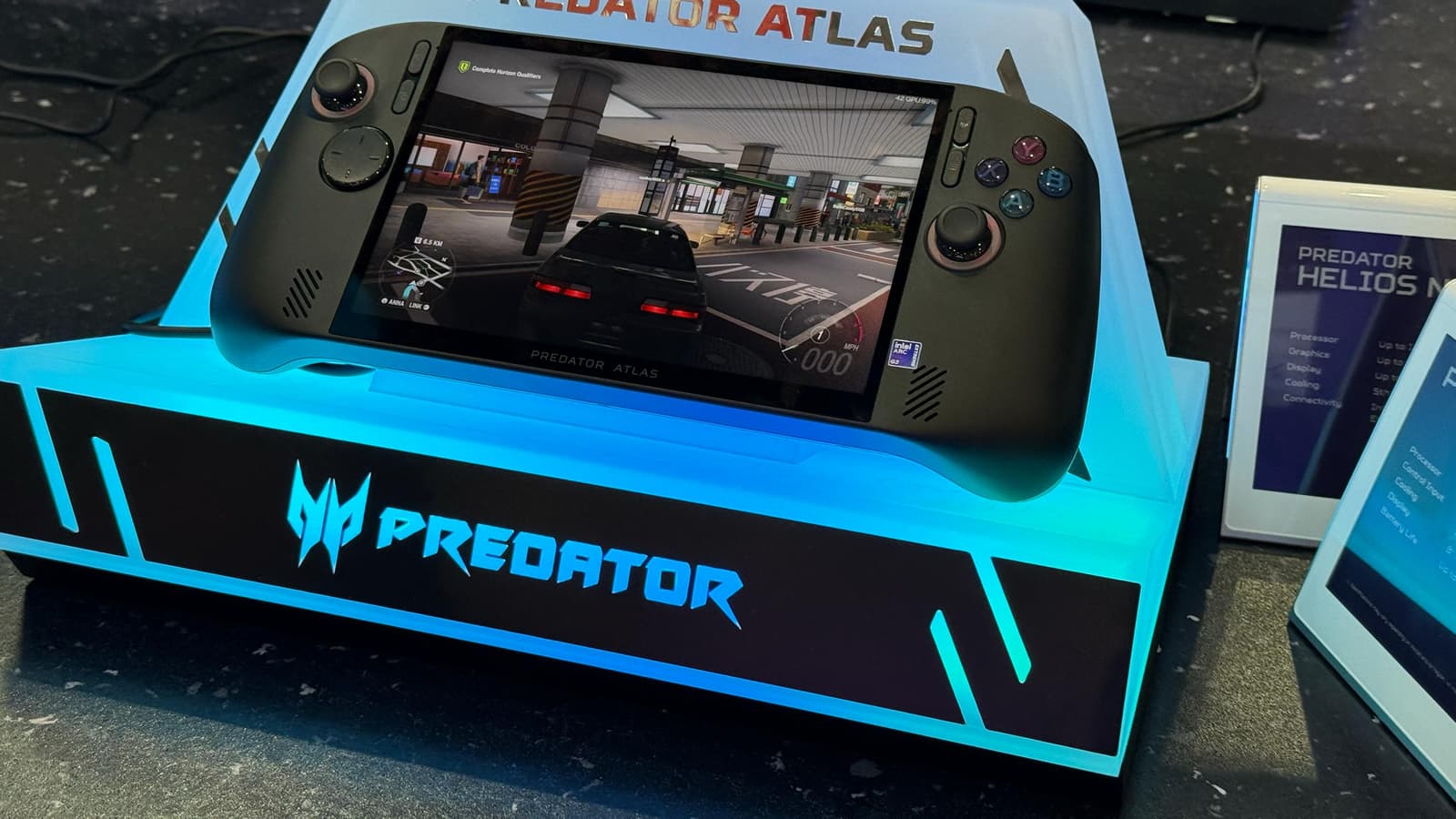 Мобильные Windows и Intel: Acer представила портативный игровой ПК Predator Atlas 8