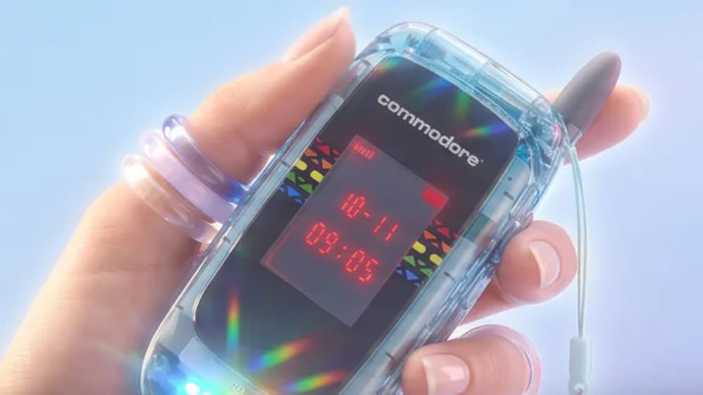Смартфон без браузера и соцсетей, с камерой Sony, «Змейкой» и вайбом 2000-х. Представлен Commodore Callback 8020 за 500 долларов