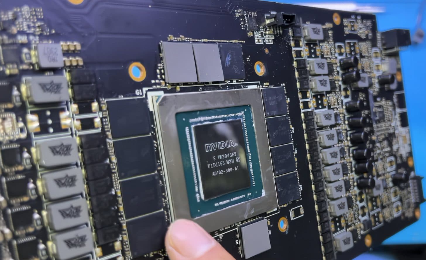 Пластиковый GPU и бракованные чипы памяти: в продаже появились поддельные GeForce RTX 4090, больше похожие на муляжи