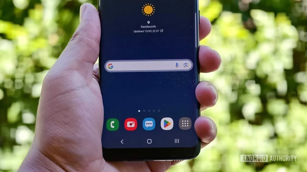 Неожиданный подарок от Samsung: вышло обновление для Galaxy S8, Galaxy S8+ и Galaxy Note 8, которым почти 10 лет