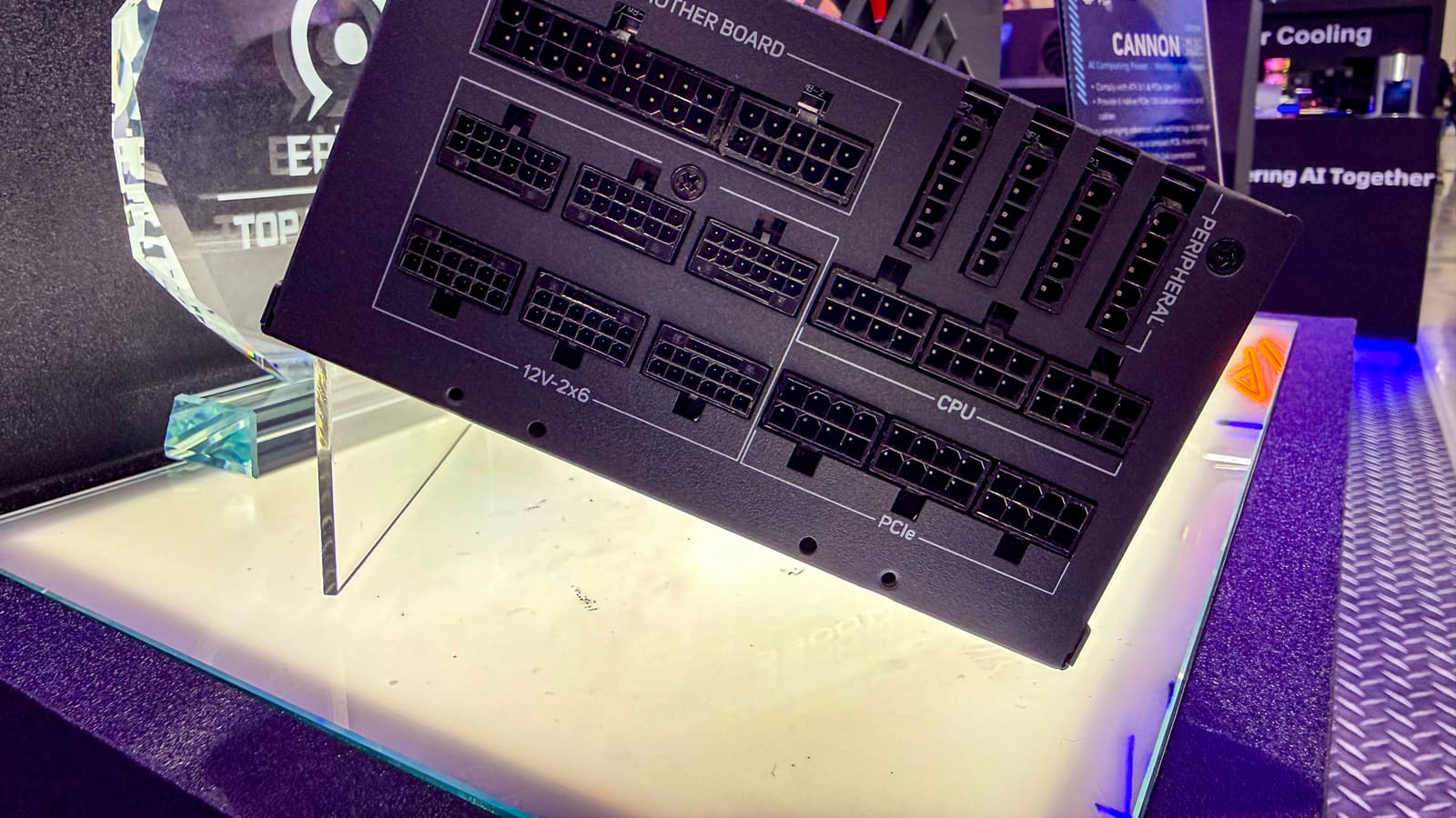 FSP на Computex 2026 показала блок питания Cannon на 3,3 кВт, корпуса для ИИ-ПК и СЖО AL36, настраиваемая без приложений