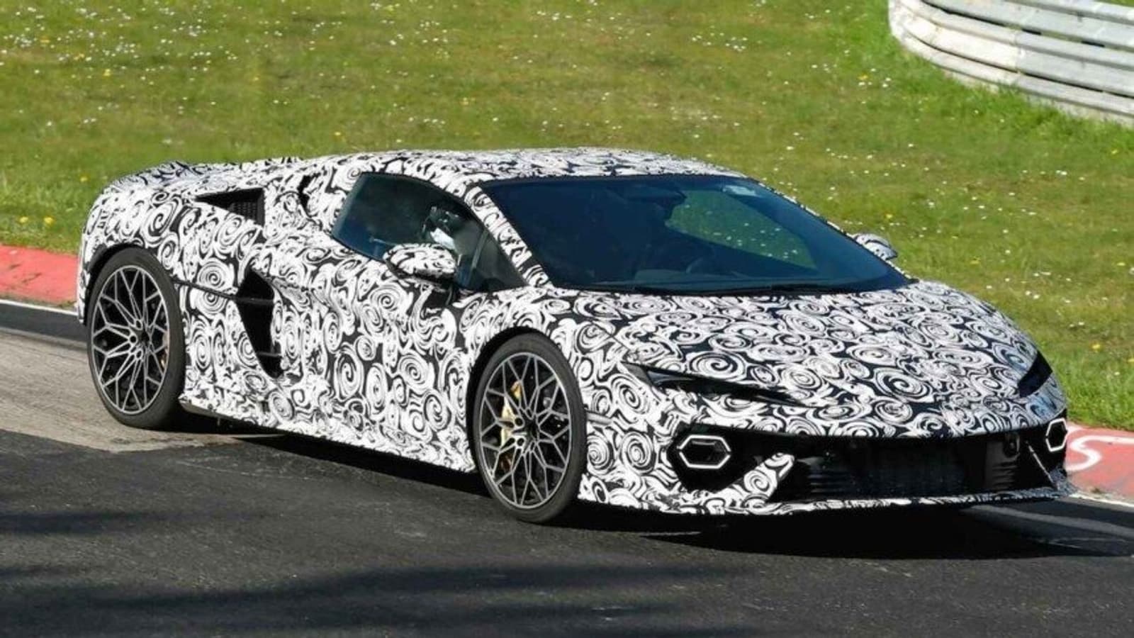Прототип Lamborghini Temerario Spyder замечен на Нюрбургринге перед ожидаемой премьерой открытой версии гибридного суперкара