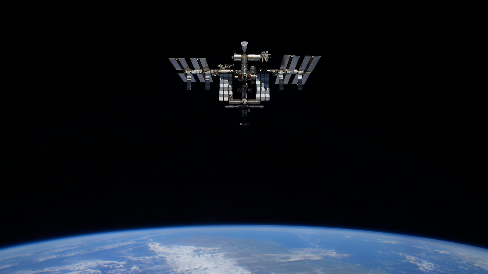 Роскосмос: астронавты NASA вернулись на борт МКС