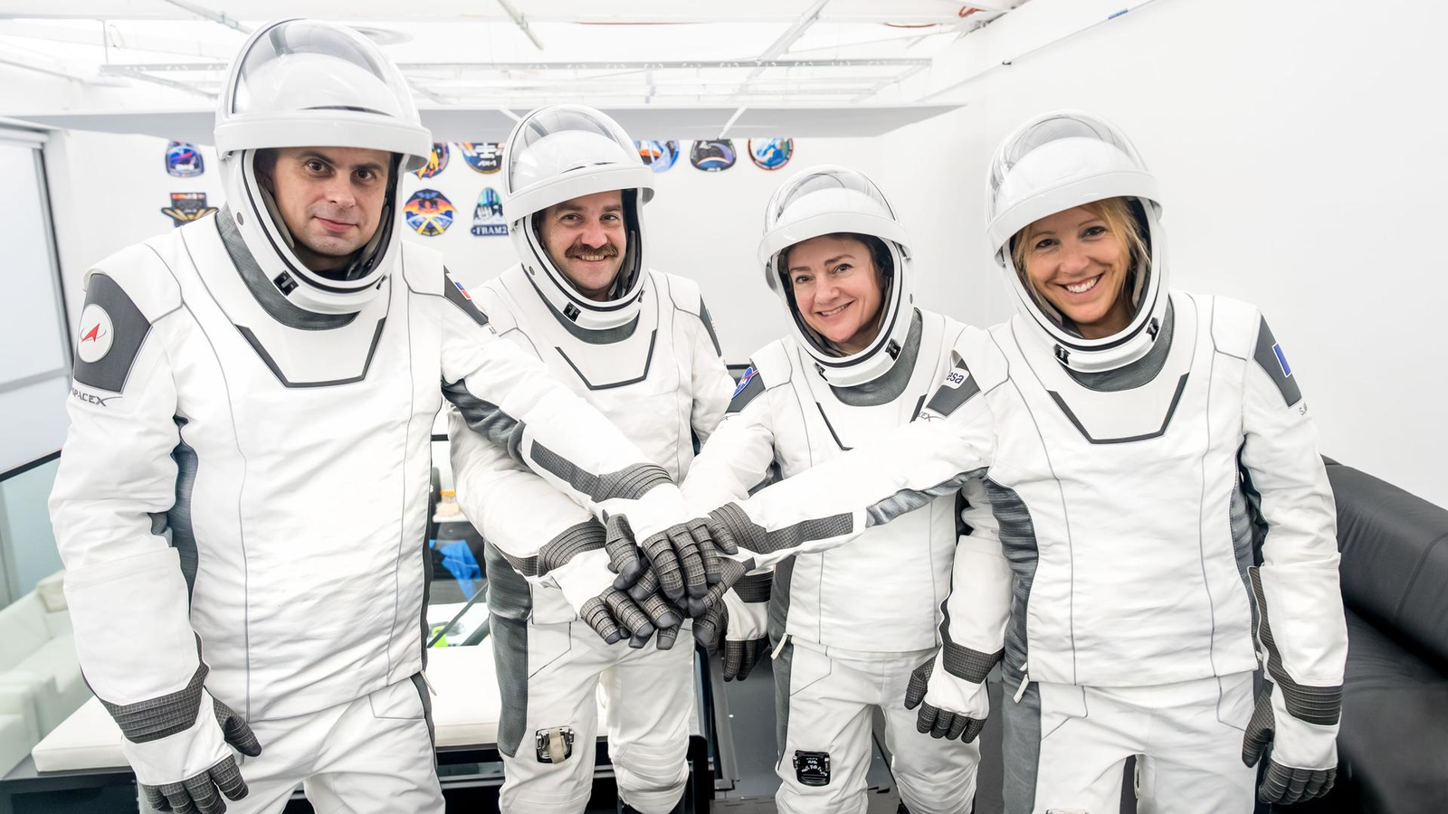 Готовность к эвакуации: NASA перевело астронавтов с МКС на корабль Dragon на время ремонта модуля «Звезда»