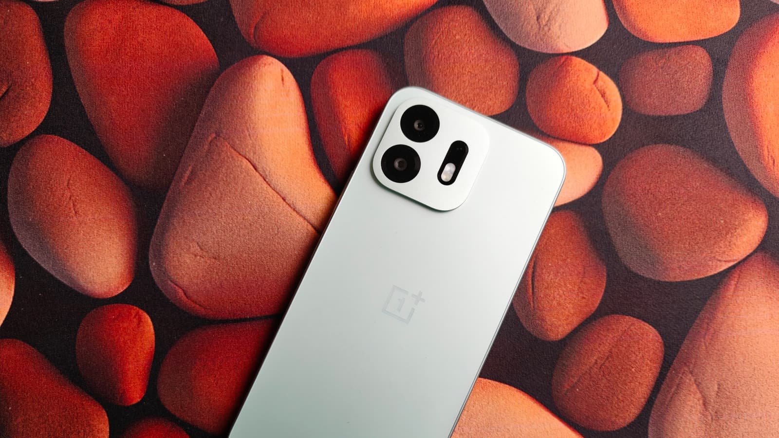 Это новый смартфон OnePlus за 200 долларов и с батареей 8000 мАч. Опубликованы живые фото OnePlus N6