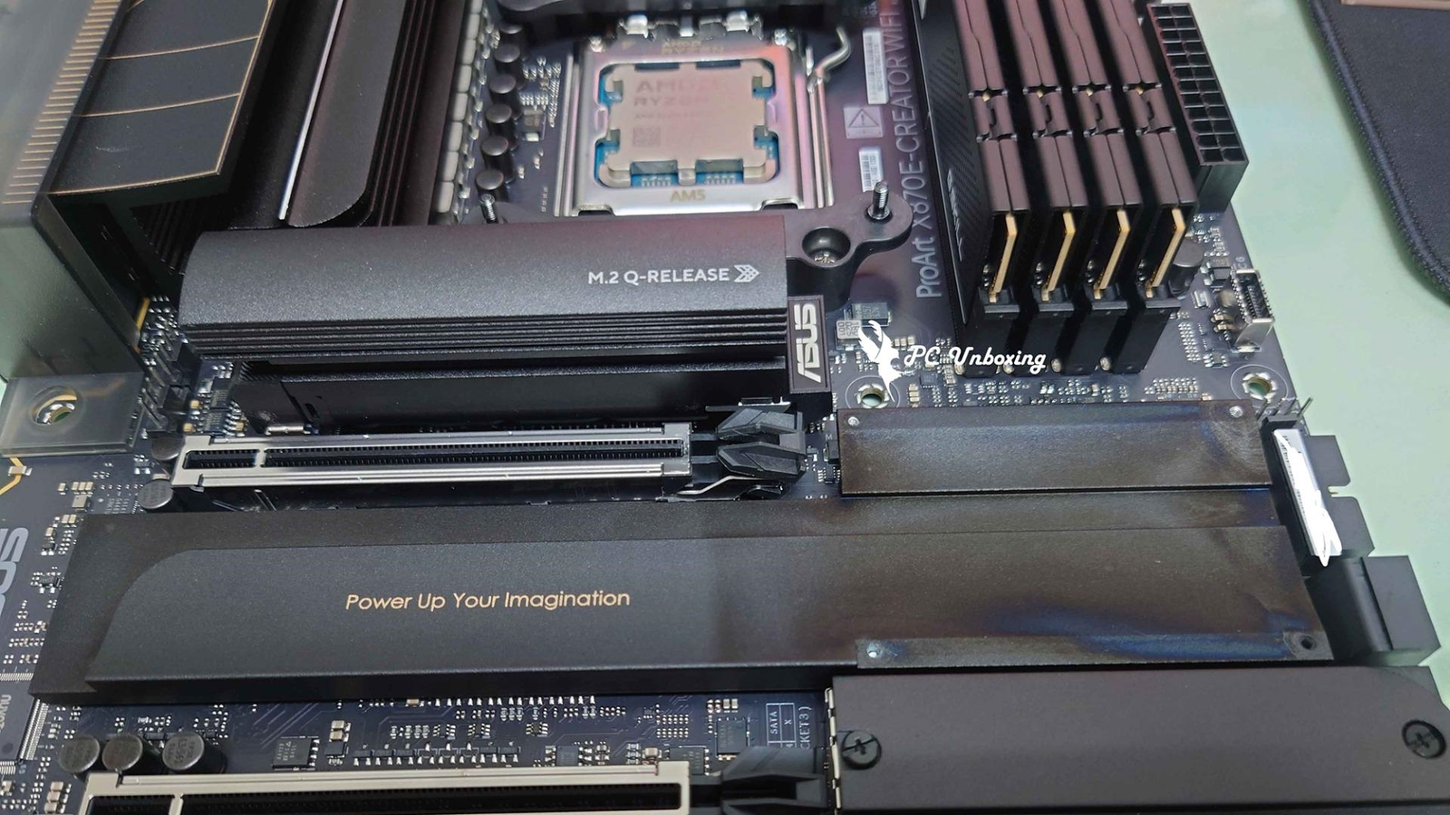 Очень горячая видеокарта Asus ROG Astral RTX 5090 чуть не «сожгла» материнскую плату
