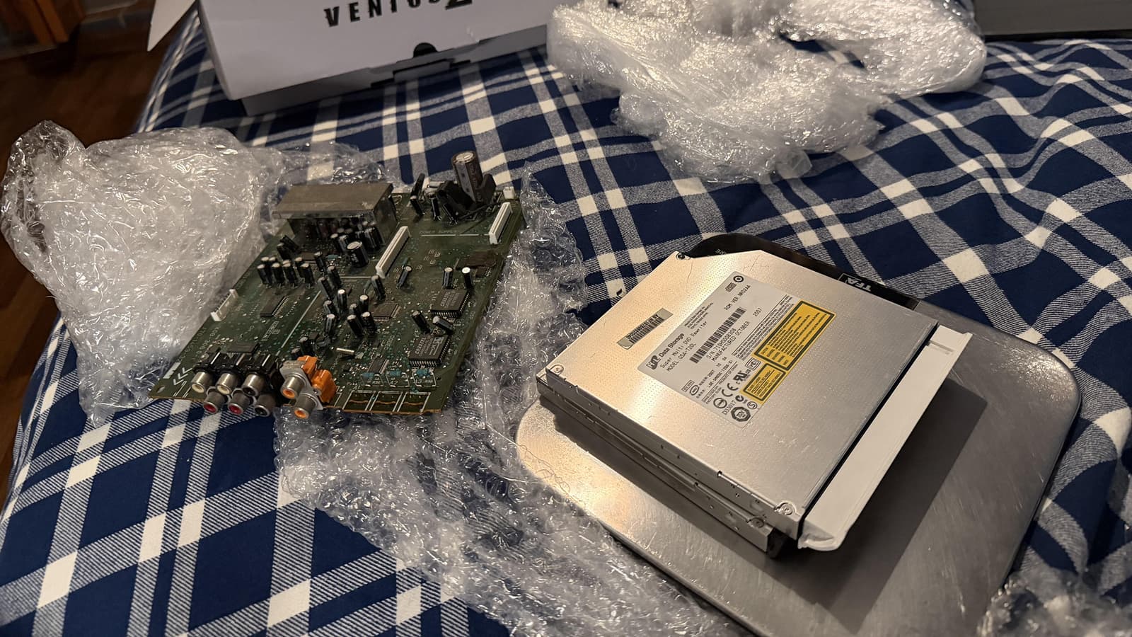Пользователь заказал GeForce RTX 5070, а получил плату от старого AV-ресивера Kenwood, DVD-привод и коврик для мыши