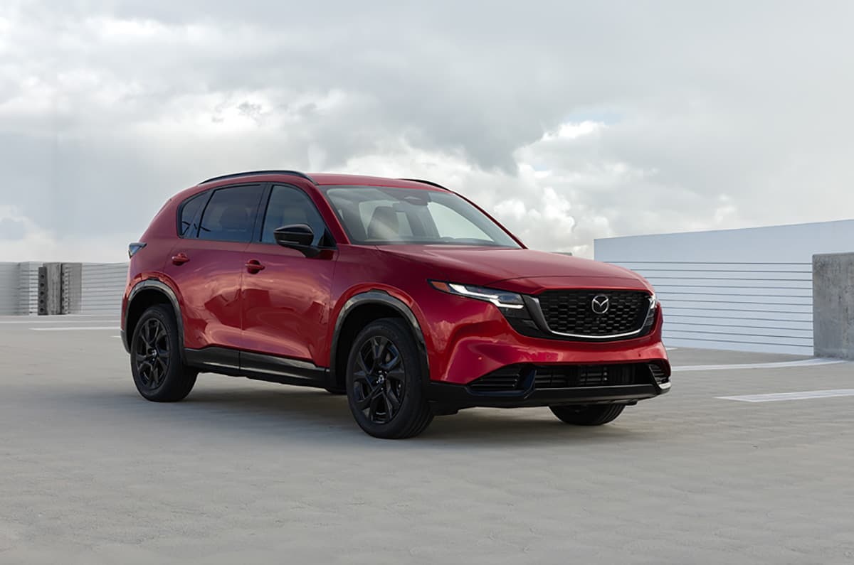 Кроссовер Mazda CX-5 нового поколения стал хитом в Японии: компания получила в пять раз больше заказов, чем рассчитывала