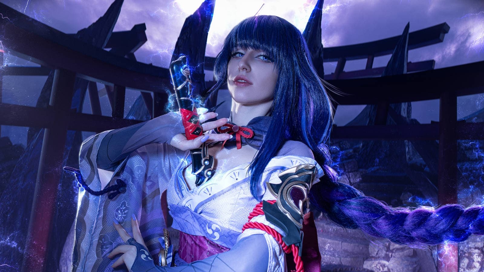 Powerful Embodiment of Electro: Cosplayer Portrays Raiden Shogun from Genshin Impact