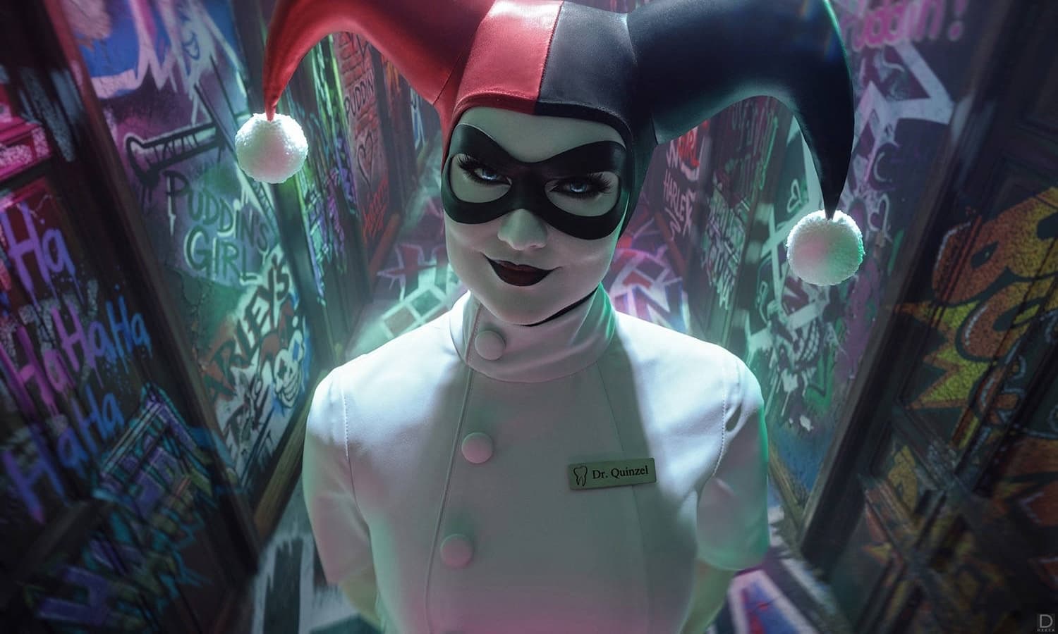 Харли Квинн заманила Бэтмена в стоматологическую ловушку: эффектный косплей Харли Квинн заманила Бэтмена в стоматологическую ловушку: эффектный косплей