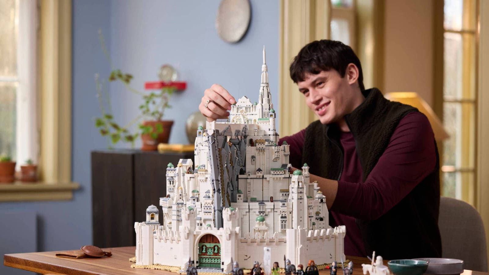 LEGO выпустила масштабный набор «Минас Тирит» по вселенной «Властелина колец» LEGO выпустила масштабный набор «Минас Тирит» по вселенной «Властелина колец»