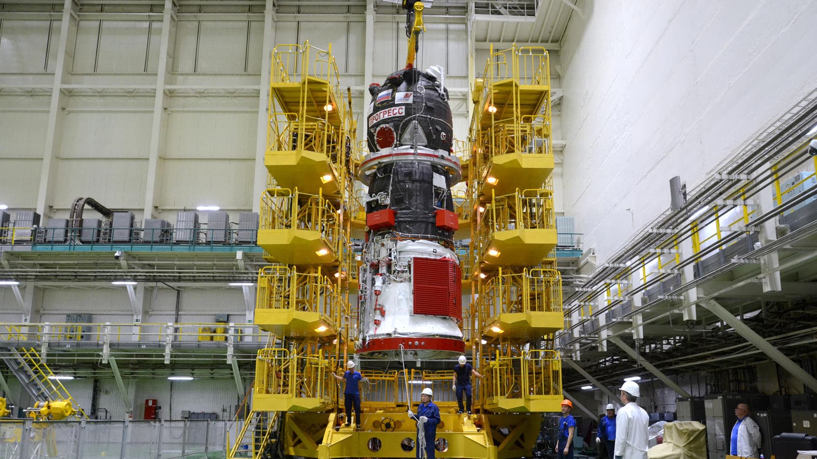 «Прогресс МС‑33» проходит испытания в безэховой камере на Байконуре