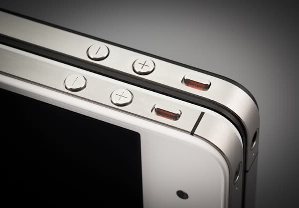 Левая сторона iPhone 4S и iPhone 4