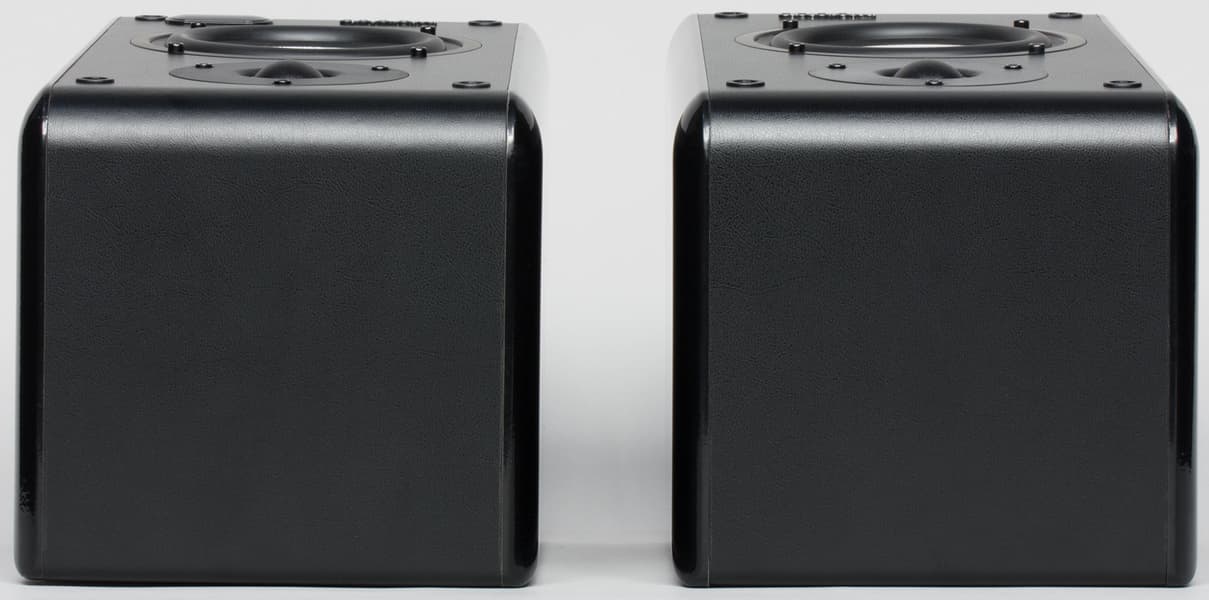 Верхняя поверхность Microlab Solo 11