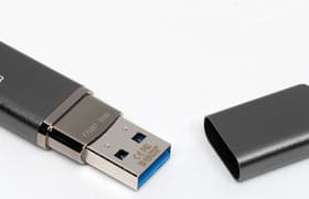 USB-накопитель Transcend JetFlash 910 емкостью 128 ГБ: