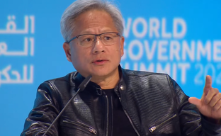 Дженсен Хуанг оставит программистов без работы? Босс NVIDIA высказался об ИИ на Всемирном правительственном саммите