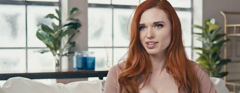Twitch забанил Amouranth. Причиной могло послужить желание стримерши избить порнозвезду Адриану Чечик