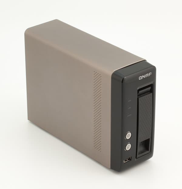 Внешний вид сетевого накопителя QNAP TS-119P+ Внешний вид сетевого накопителя QNAP TS-119P+