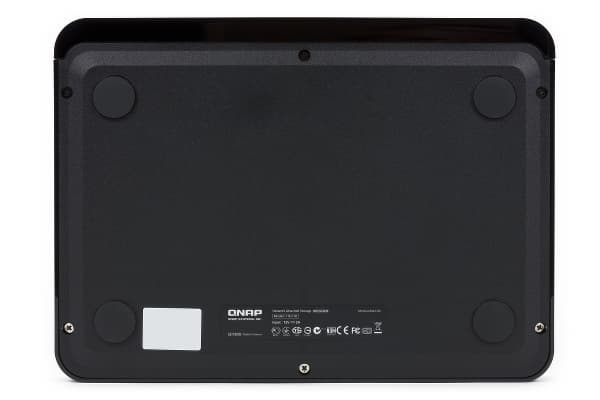 Внешний вид QNAP HS-210 Внешний вид QNAP HS-210