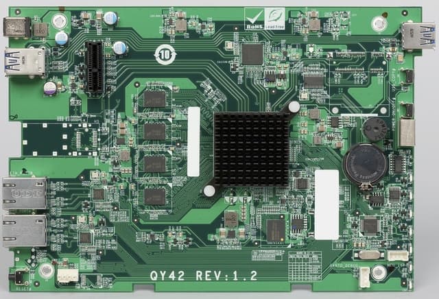 Конструкция QNAP D4 Конструкция QNAP D4