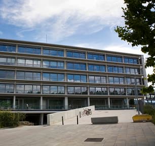 Масштабные чистки в Ubisoft: закрыты студии в Канаде и Сербии, под сокращение попали до 380 человек