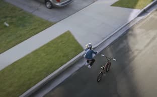 Баги из игр в реальном мире. Смотрим забавную рекламу сети 5G