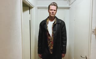 Max Payne исполнилось 20 лет. Разработчики поблагодарили фанатов за поддержку, а Сэм Лэйк надел культовую куртку