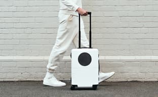 Xbox Series S в чемодане. Microsoft разыграет необычный набор