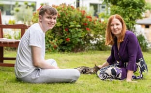 58-летняя британка подписала киберспортивный контракт