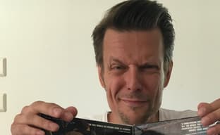 Сэм Лейк в ожидании ремастера Alan Wake осваивает TikTok — он искупался в «подозрительном месте»