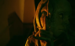 Новый трейлер фильма «Обитель зла: Раккун Сити» просто напичкан отсылками к играм серии Resident Evil