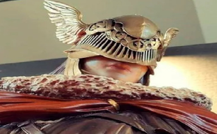 Фанаты просят статую девушки из Elden Ring наступить на них и ударить