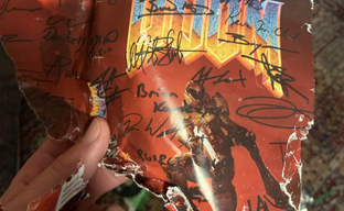 Bethesda подарила комплект игр с автографами геймеру, коллекцию которого уничтожила собака