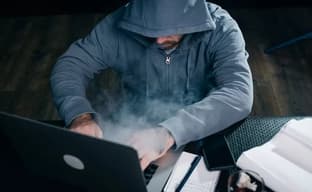 Мужчина продавал консоли, которых у него не было