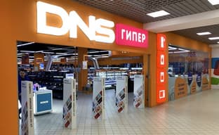 Сеть магазинов электроники DNS внезапно завысила цены и Федеральная антимонопольная служба России решила узнать почему