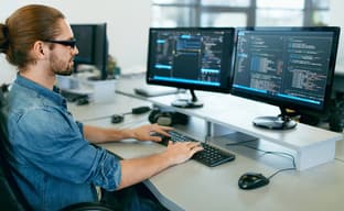 Минцифры обещает меры по стабилизации IT-отрасли в России