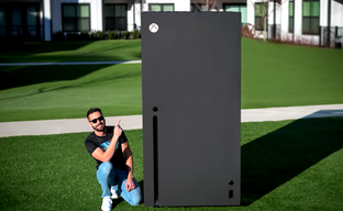 Блогер создал гигантский Xbox, на котором можно поиграть