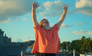 Гейба Ньюэлла, Хидео Кодзиму и других звёзд затащили в короткометражку по Dragon Ball Z