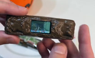 DOOM запустили на шоколадном батончике Milky Way. Опубликована необычная реклама