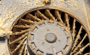 Это PlayStation 4 курильщика. Курение убивает не только здоровье, но и консоли Sony