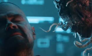 Монстр с тентаклями пристает к главному герою в рекламном ролике хоррора The Callisto Protocol