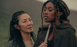 Сериал «Ведьмак Происхождение» вышел на Netflix с русскими субтитрами. Стартовал с 6% на Rotten Tomatoes от зрителей