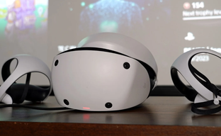 Зарядка PlayStation VR2 расплавила контроллеры. Геймеры опасаются за свои дома